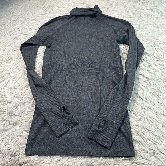Lululemon Run: Swiftly Turtleneck Black - Picture 1 of 5